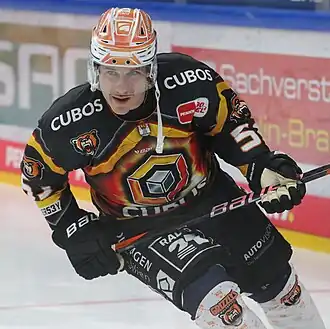 Description de l'image 2023-11-18 Eisbären Berlin gegen Grizzlys Wolfsburg (Deutsche Eishockey-Liga 2023-24) by Sandro Halank–012.jpg.