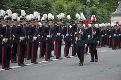 Revue des troupes par le commandant de l'école lors du défilé du 21 juillet 2011