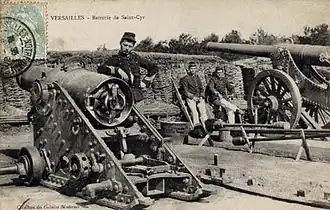 Un mortier de 220 et un canon de 120&nbsp;mm au fort de Saint-Cyr, vers 1900.