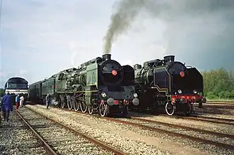 La 231 K 8 du MFPN avec la 231 G 558 du PVC à Noyelles-sur-Mer en 1992.