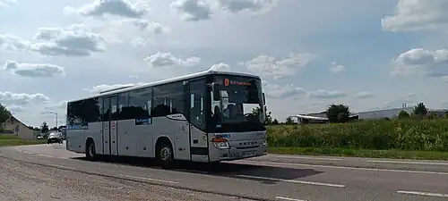 Setra S 415 UL de Transdev Sud Yvelines à proximité de Houdan.
