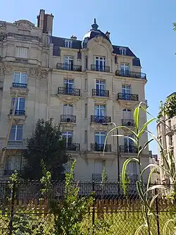 Le no&nbsp;23, vu du jardin du Ranelagh.