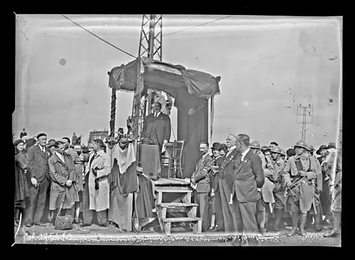 La musique du 67e&nbsp;RI (à droite) lors de l'inauguration d'un monument à Laffaux le 24 septembre 1933.