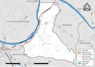 Carte en couleur présentant le réseau hydrographique de la commune