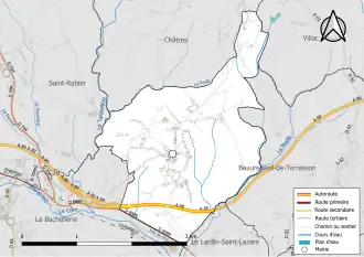 Carte en couleur présentant le réseau hydrographique de la commune