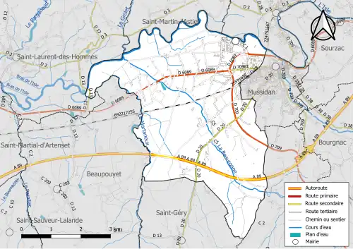 Carte en couleur présentant le réseau hydrographique de la commune