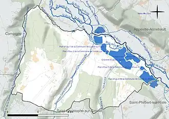 Carte en couleur présentant le réseau hydrographique de la commune