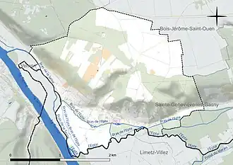 Carte en couleur présentant le réseau hydrographique de la commune