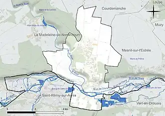 Carte en couleur présentant le réseau hydrographique de la commune