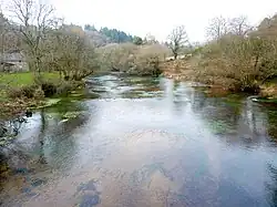 Le Scorff au niveau du site du Roc'h : vue vers l'amont (limite Arzano-Plouay).