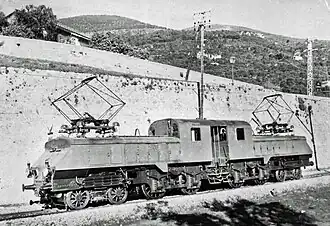 Ce prototype 2'Bo+Bo2' monophasé du PLM évoque 2 American dos à dos.