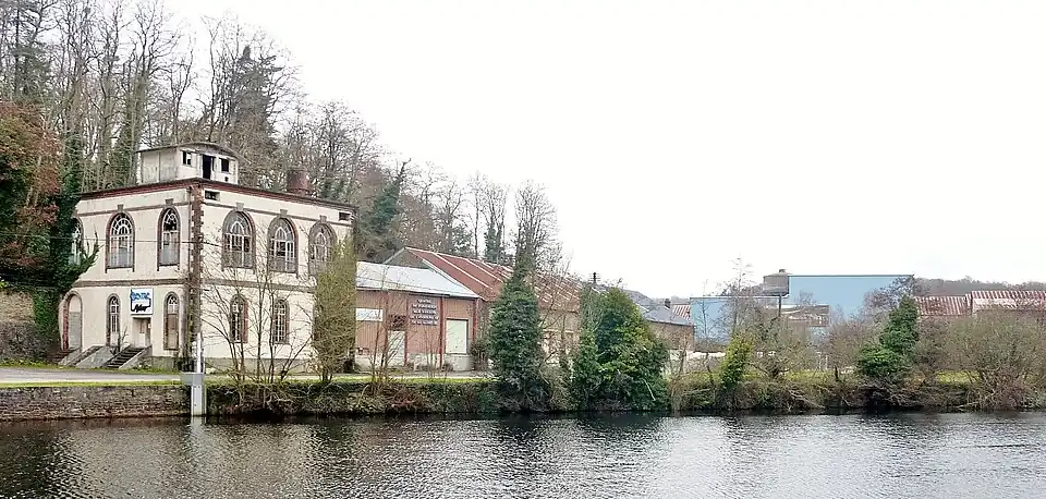 Inzinzac-Lochrist : le site des anciennes Forges d'Hennebont vu de la rive gauche du Blavet en 2017.