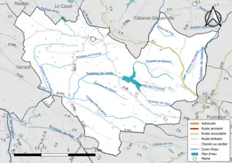 Carte en couleur présentant le réseau hydrographique de la commune