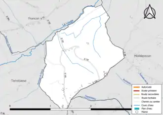 Carte en couleur présentant le réseau hydrographique de la commune