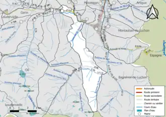 Carte en couleur présentant le réseau hydrographique de la commune