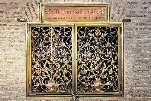 Clôtures des niches du déambulatoire; grilles par Viollet-le-Duc.