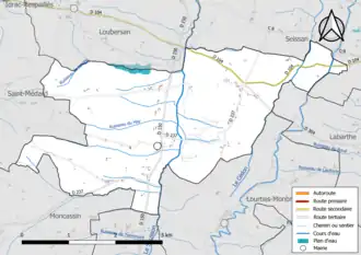 Carte en couleur présentant le réseau hydrographique de la commune
