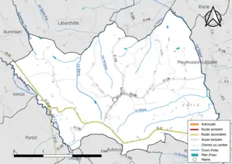 Carte en couleur présentant le réseau hydrographique de la commune