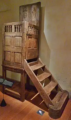 Chaire à prêcher du XVIe&nbsp;siècle (chapelle Saint-Jacques, village de Saint-Léon).