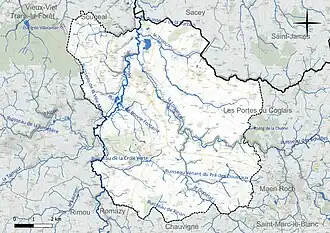 Carte en couleur présentant le réseau hydrographique de la commune