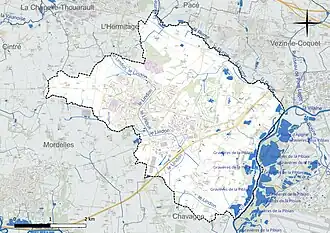 Carte en couleur présentant le réseau hydrographique de la commune