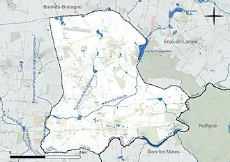 Carte en couleur présentant le réseau hydrographique de la commune