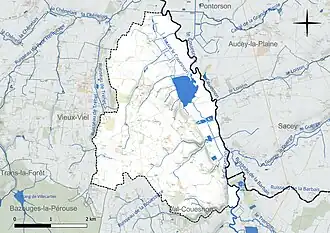 Carte en couleur présentant le réseau hydrographique de la commune