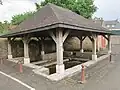 Lavoir dans le bourg de Brandérion.