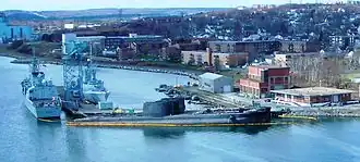 Trois sous-marins de la classe Oberon au quai de Halifax en 2010.