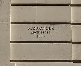 Signature de l'architecte au n°3.