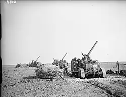 Canons antiaériens de 3&nbsp;pouces (76,2&nbsp;mm) sur véhicules, le 19 octobre 1939 à Wanquetin (ouest d'Arras).