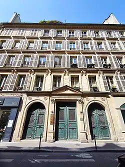 Nos&nbsp;40-42-44 : immeuble construit en 1839.