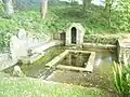 La fontaine à proximité de la chapelle Notre-Dame-du-Crann.