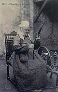 Filandière de Scaër au début du XXe&nbsp;siècle.