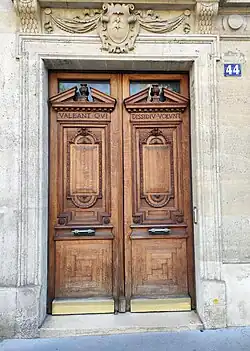 No&nbsp;44 : porte.