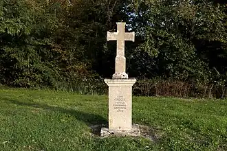 Croix sur la place des Chevaliers de St Lazare