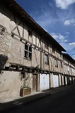 Photographie prise en 2022 de la maison à colombages de Jacques et Zéline Reclus à Sainte-Foy-la-Grande, où naissent leurs trois premiers enfants.