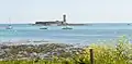 L'île Cigogne et son fort vus de l'est de l'île Saint-Nicolas.