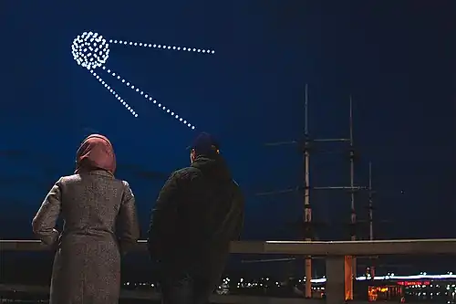 Drones formant un satellite artificiel.