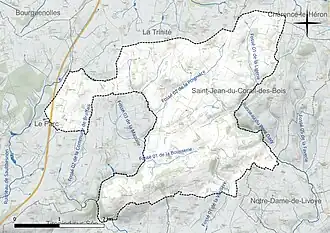 Carte en couleur présentant le réseau hydrographique de la commune