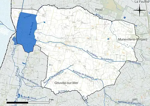Carte en couleur présentant le réseau hydrographique de la commune