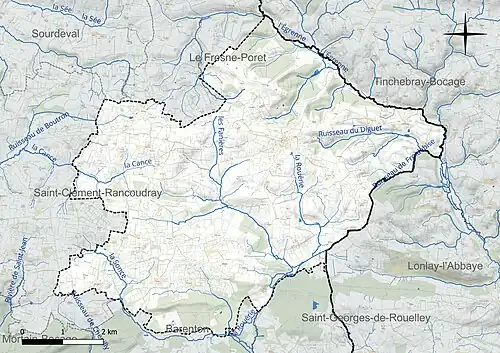 Carte en couleur présentant le réseau hydrographique de la commune