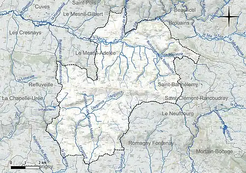 Carte en couleur présentant le réseau hydrographique de la commune