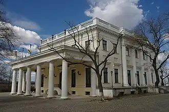 Le bâtiment principal,