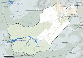 Carte en couleur présentant le réseau hydrographique de la commune