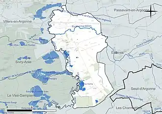 Carte en couleur présentant le réseau hydrographique de la commune
