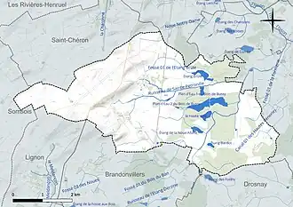 Carte en couleur présentant le réseau hydrographique de la commune