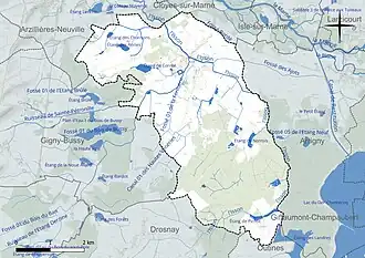 Carte en couleur présentant le réseau hydrographique de la commune
