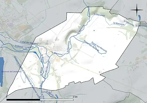 Carte en couleur présentant le réseau hydrographique de la commune