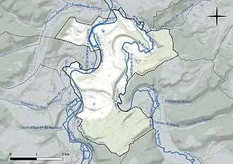 Carte en couleur présentant le réseau hydrographique de la commune